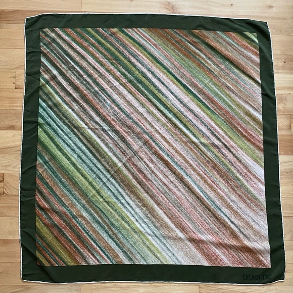 30’ x 30’ green silk square - Picture 7 of 7